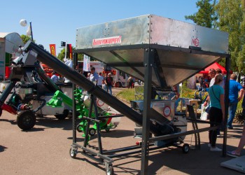 The PNSh-3-01 “Farmer” Auger-type Seed Treater (designed to fill big bags)